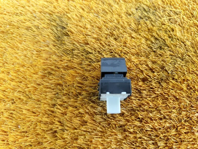 Кнопка стеклоподъемника