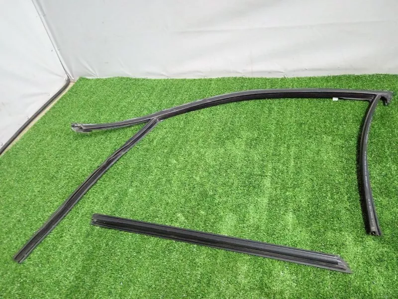 Уплотнитель стекла двери