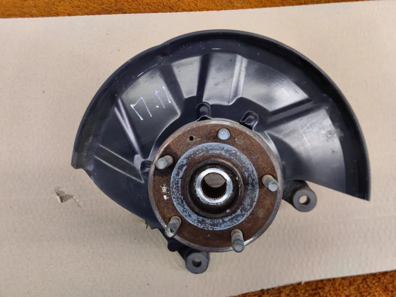 Кулак поворотный