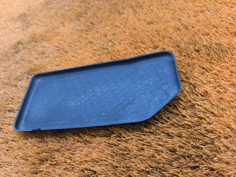 Коврик центральной консоли