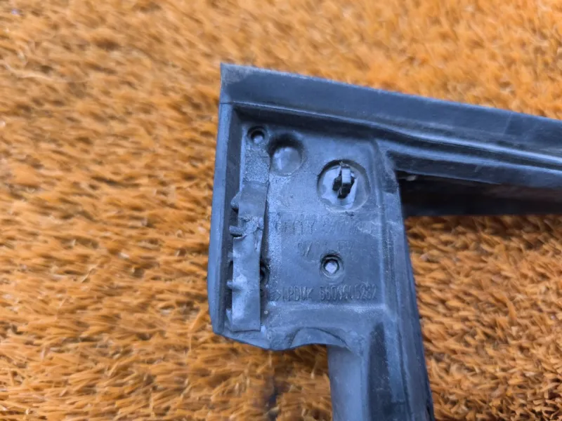 Уплотнитель двери