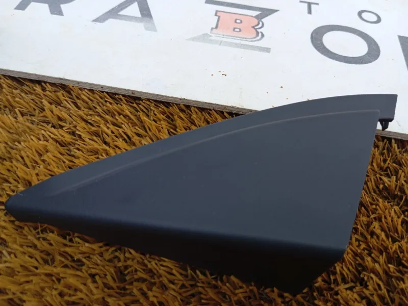 Уголок двери