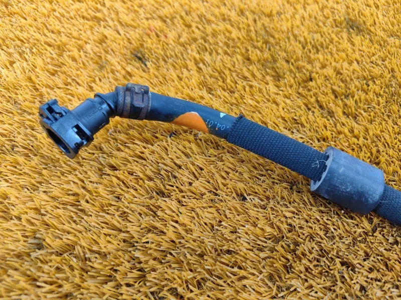 Трубка топливная