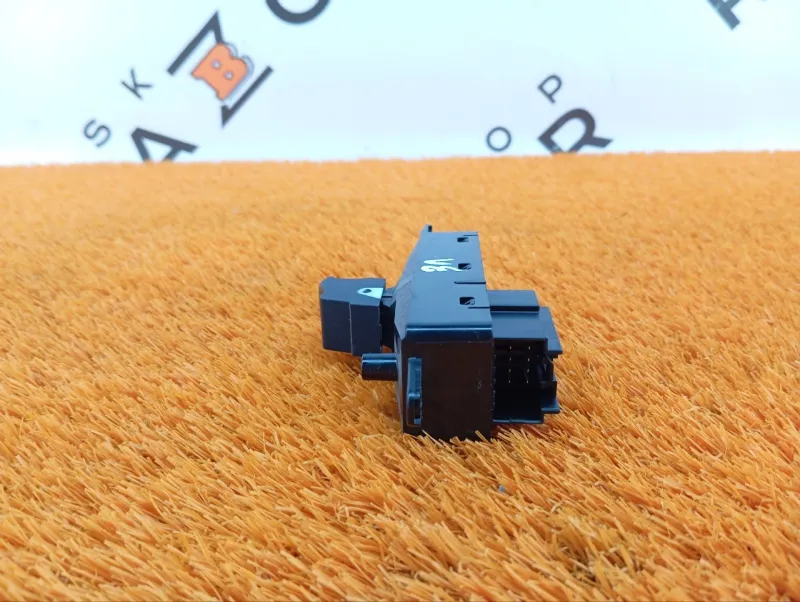 Кнопка стеклоподъемника