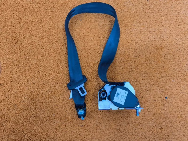 Ремень безопасности