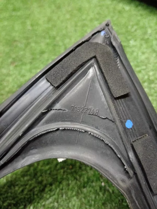 Уплотнитель стекла двери