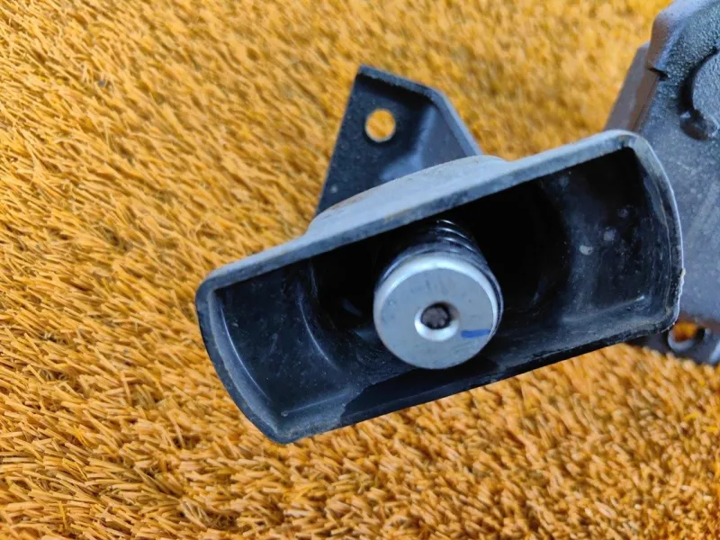 Крепление запасного колеса