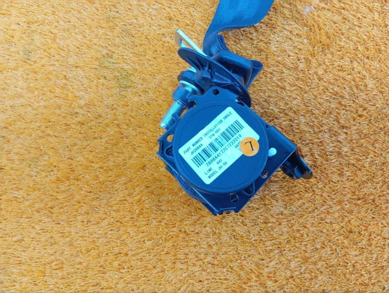 Ремень безопасности