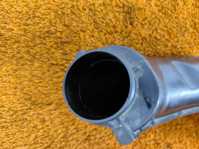 Патрубок воздушного фильтра