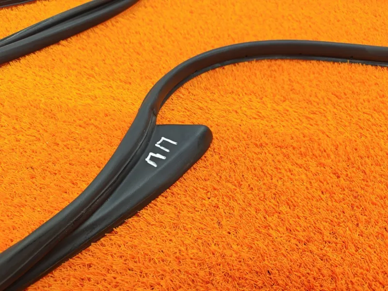 Уплотнитель двери