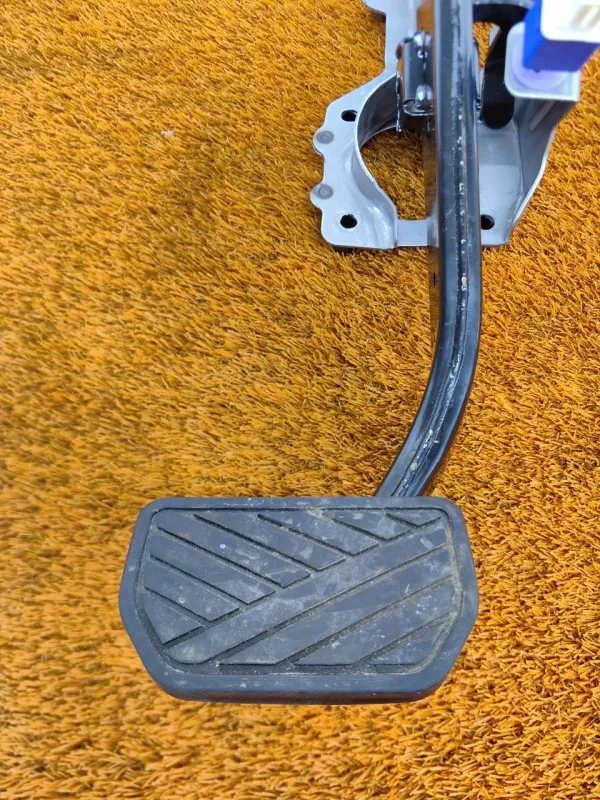 Педаль тормоза