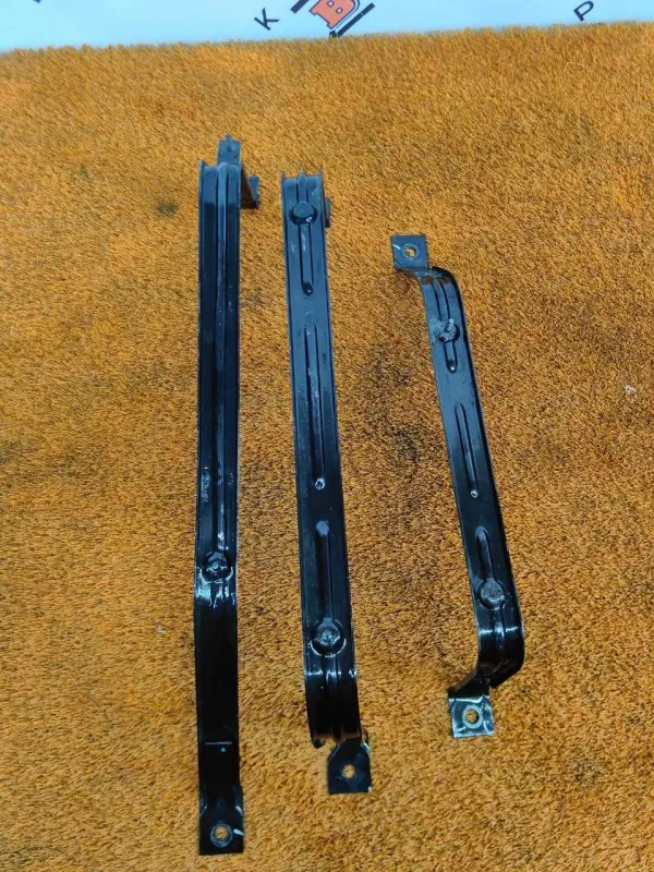 Крепление топливного бака