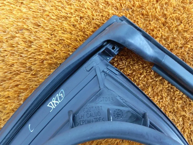 Уплотнитель стекла двери