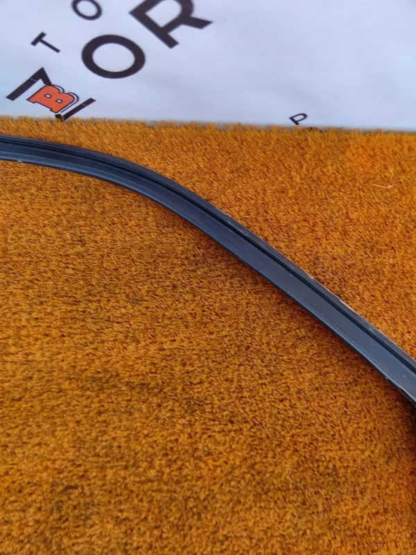 Уплотнитель стекла двери