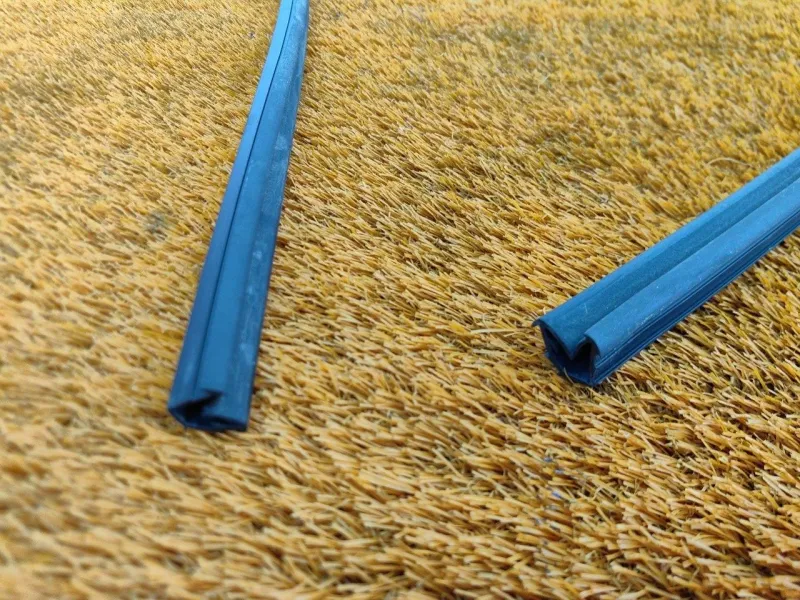 Уплотнитель стекла двери