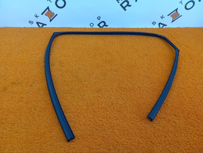 Уплотнитель стекла двери