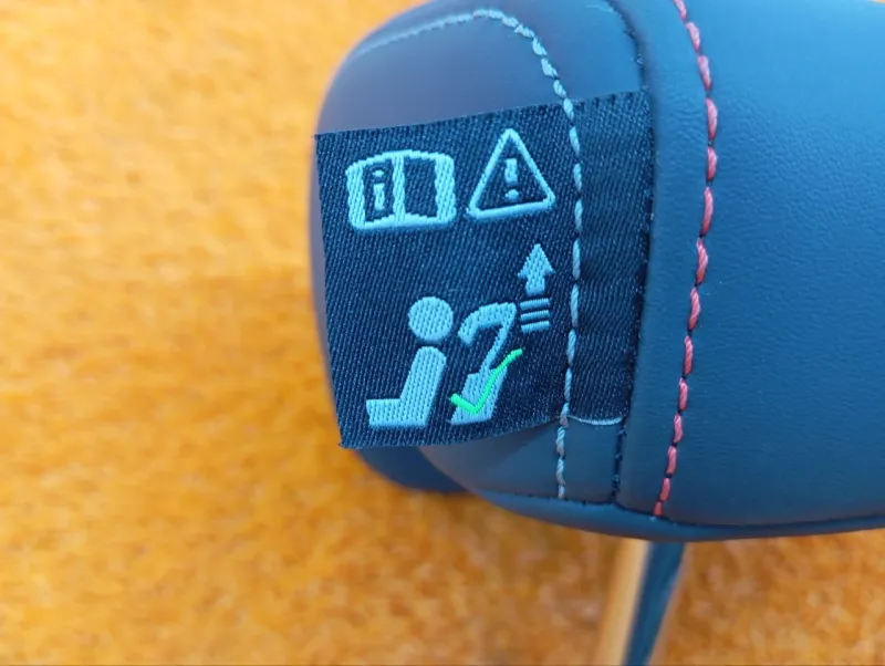 Подголовник сиденья