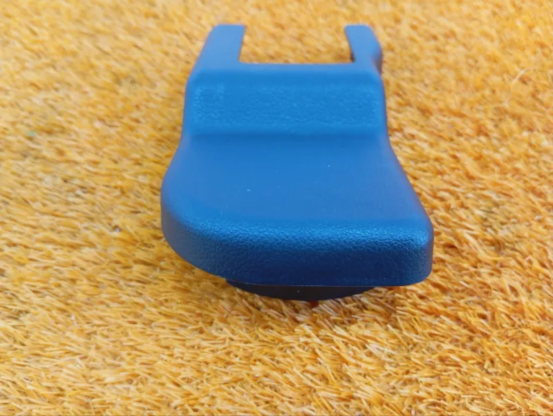 Заглушка крепления сиденья