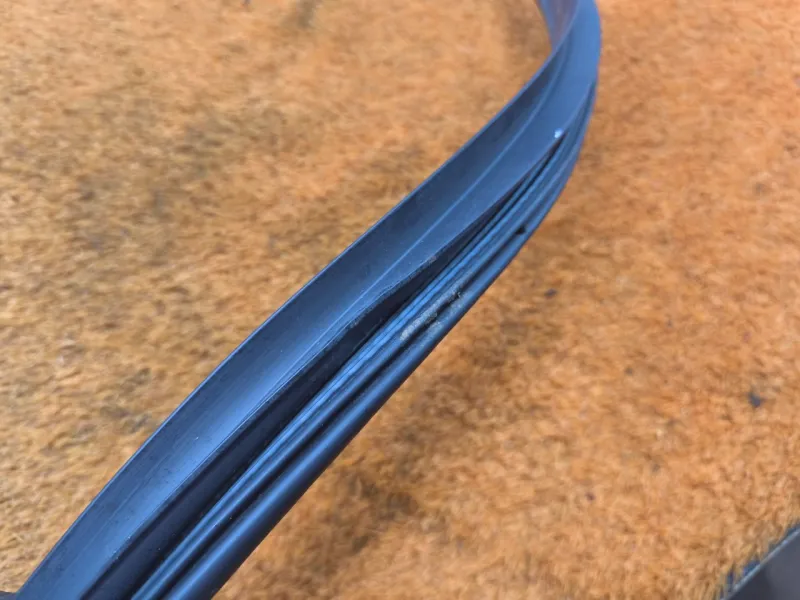 Уплотнитель проема двери