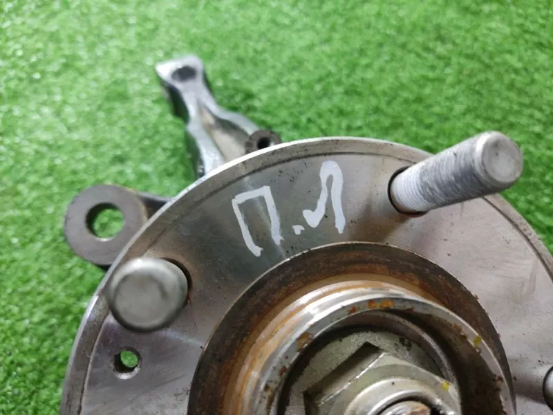 Кулак поворотный