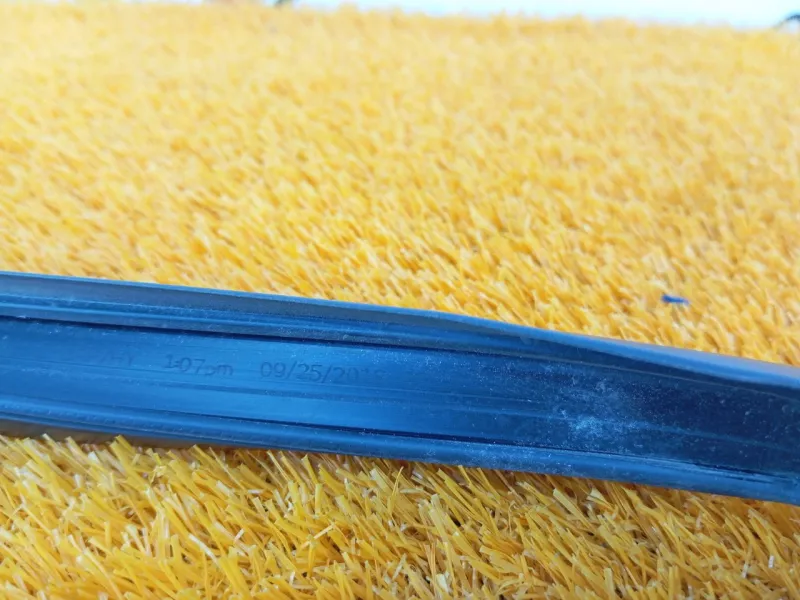 Уплотнитель стекла двери