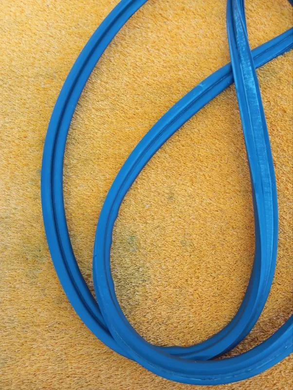 Уплотнитель багажника