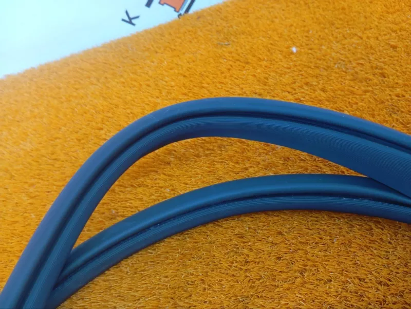 Уплотнитель проема двери