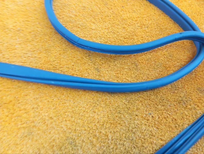 Уплотнитель проема двери