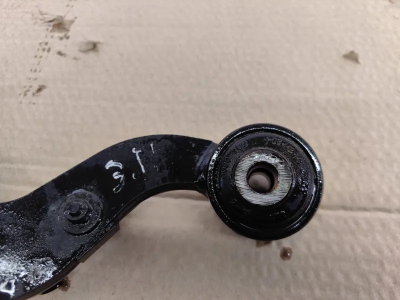 Рычаг поперечный