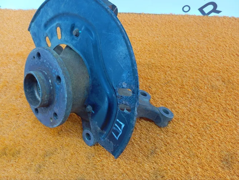 Кулак поворотный