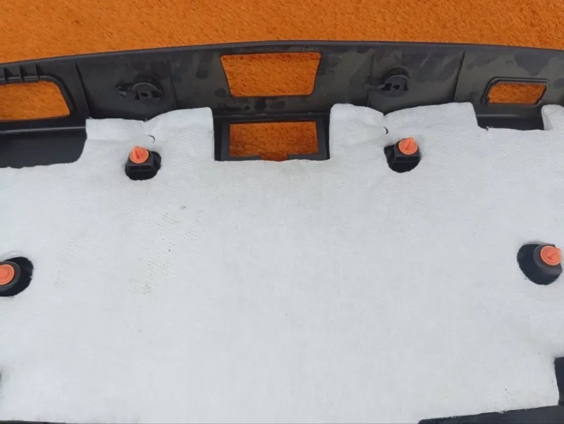 Обшивка крышки багажника