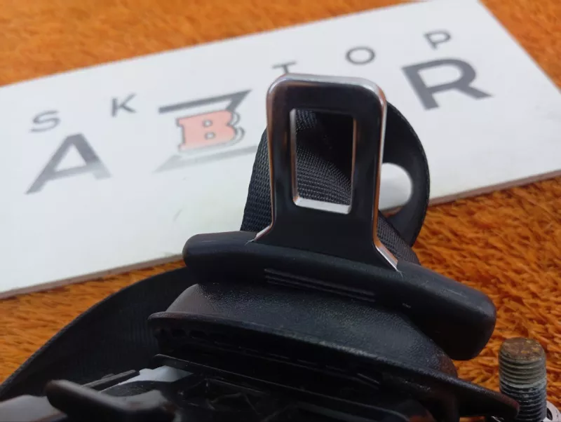 Ремень безопасности