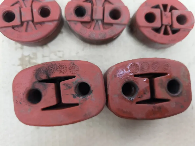 Крепление глушителя