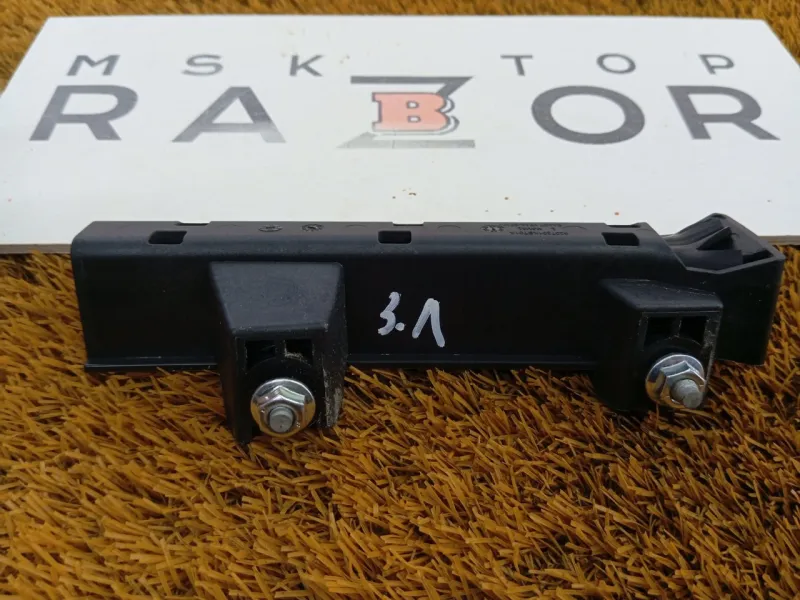 Направляющая стекла двери