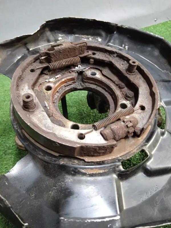 Кулак поворотный