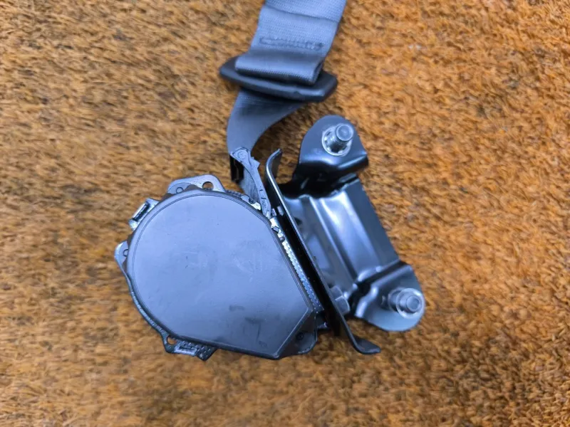 Ремень безопасности