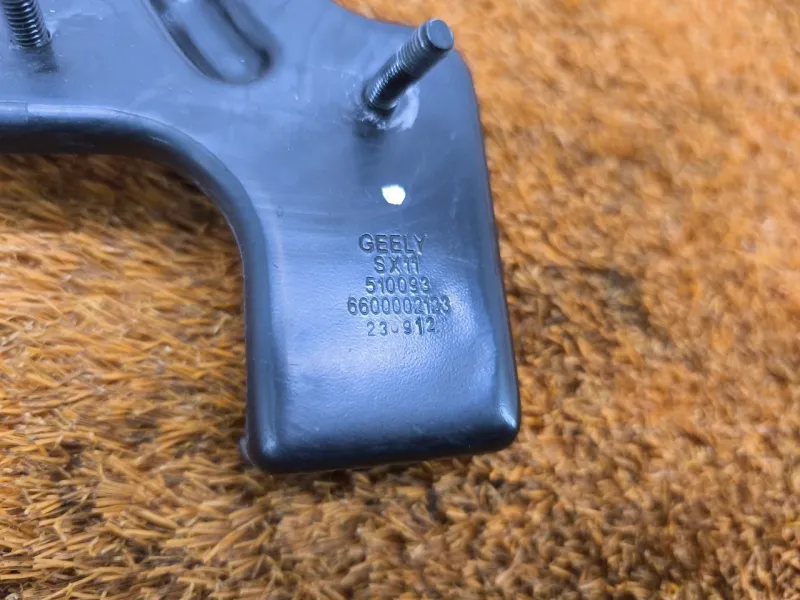 Кронштейн блока управления двигателем