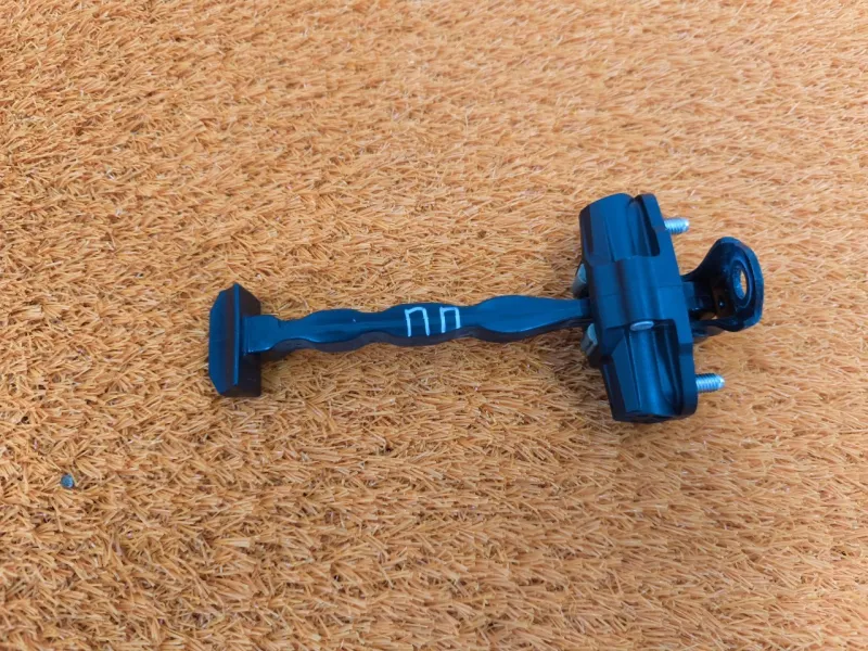 Ограничитель двери