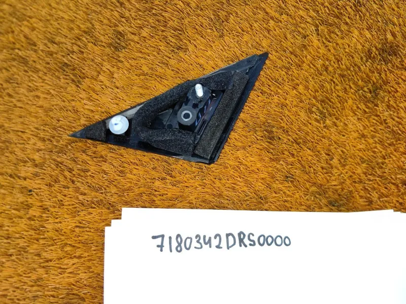 Уголок двери