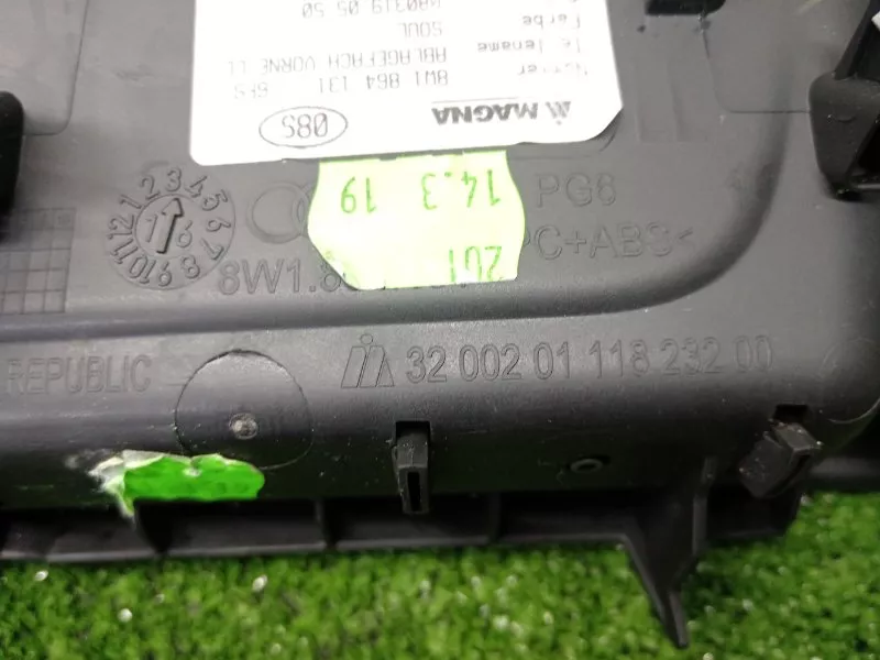 Прикуриватель Audi A5 2019 8W1864131 2 CYR