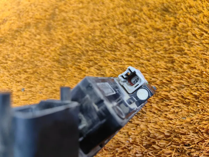 Кнопка открывания багажника