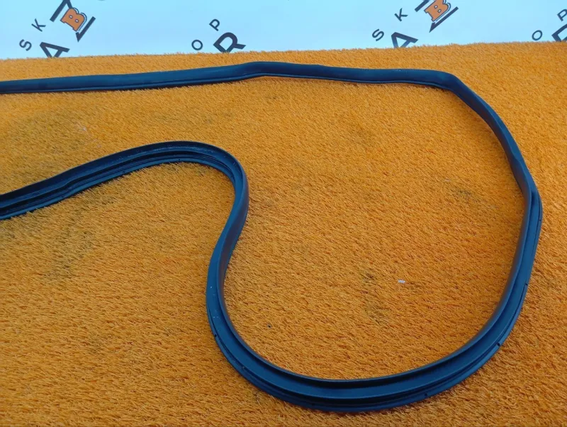 Уплотнитель проема двери