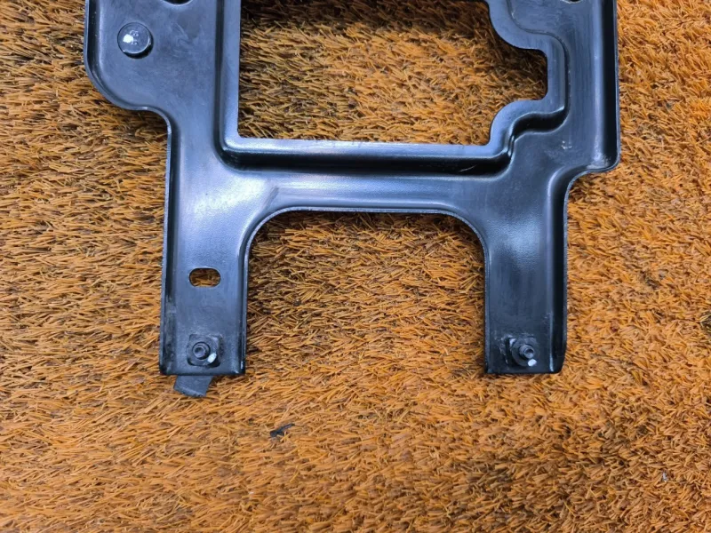 Кронштейн блока управления двигателем