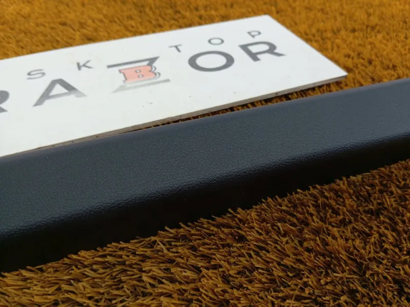 Накладка крышки багажника