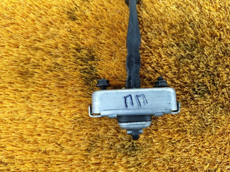 Ограничитель двери