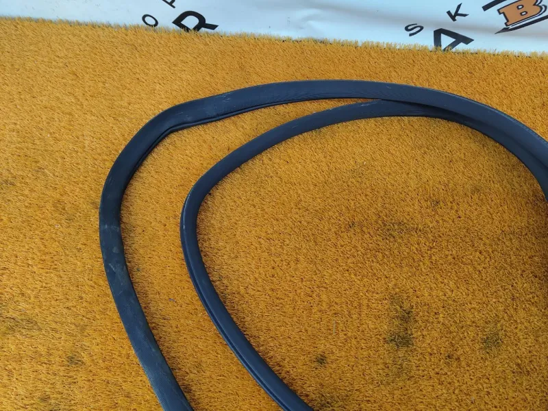 Уплотнитель проема двери