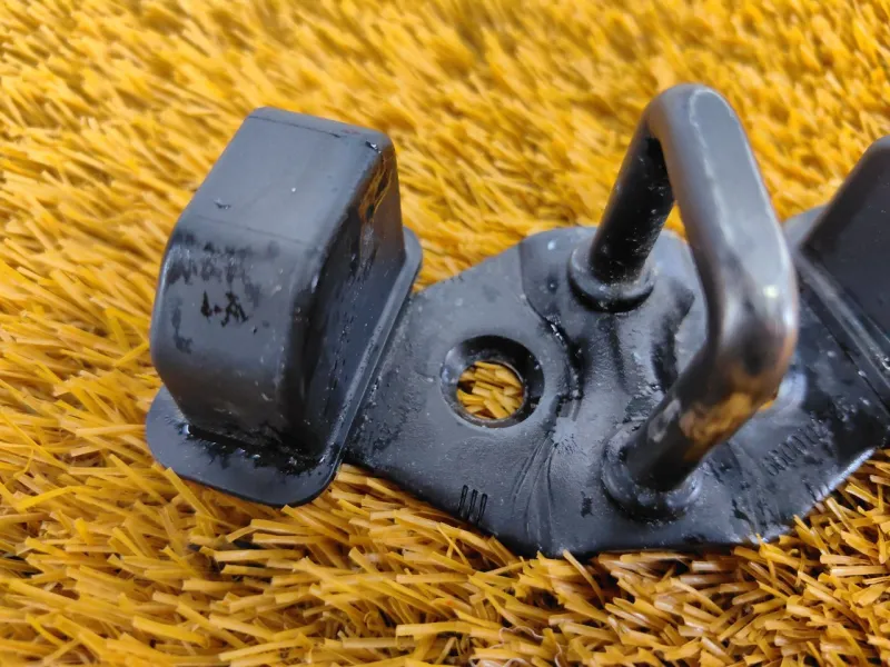 Ответная часть замка багажника