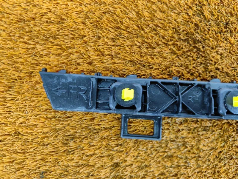 Кронштейн заднего бампера