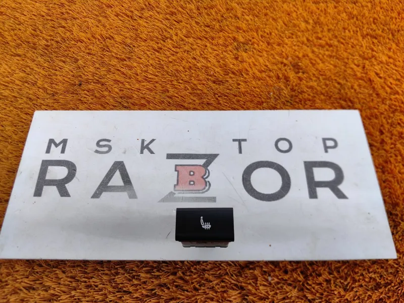 Кнопка обогрева сидений