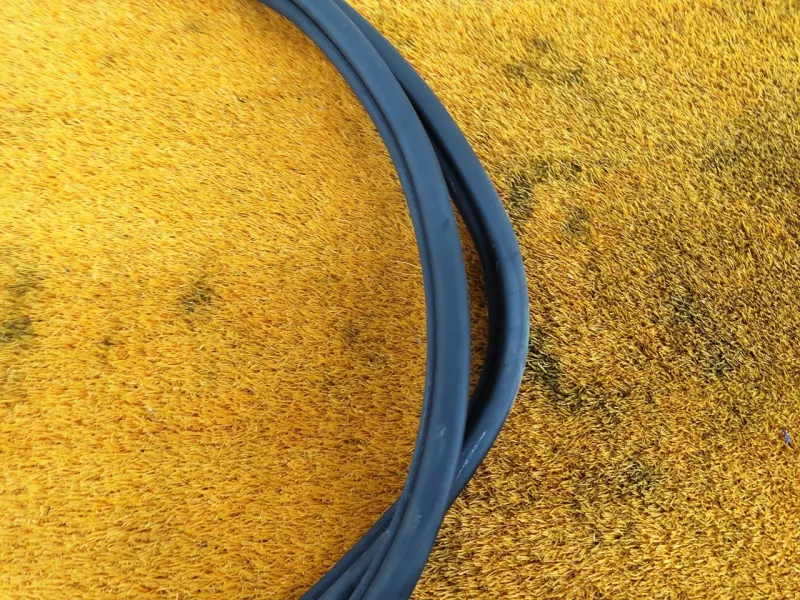 Уплотнитель проема двери